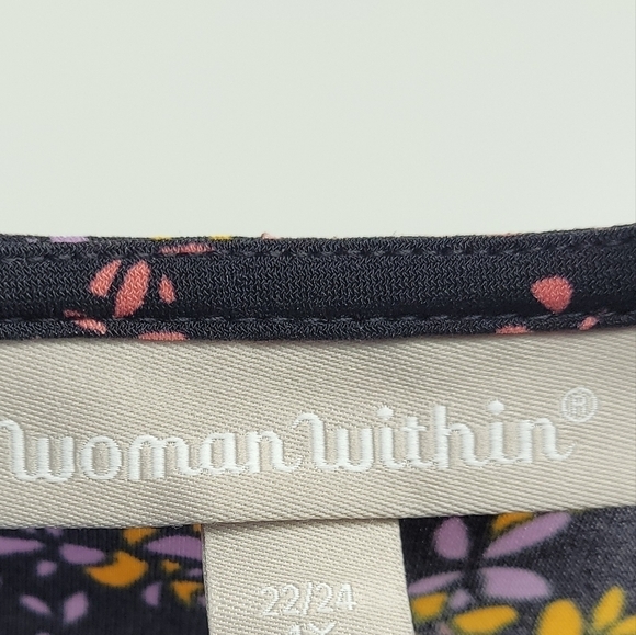 Woman Within Black Floral Stretchy Tunic With 3/4 Zip Sleeves Size 24 - Picture 5 of 12